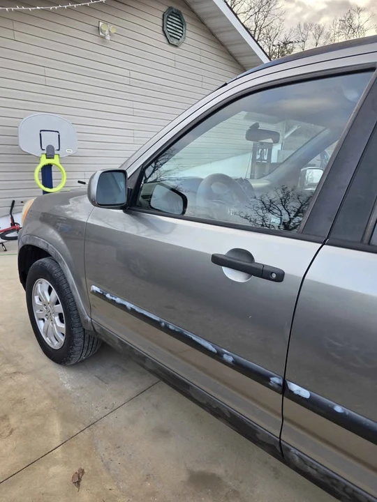 2005 Honda CR-V 2nd Gen - Image 3 of 13