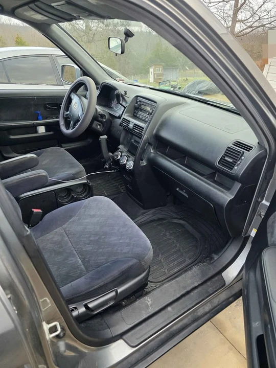 2005 Honda CR-V 2nd Gen - Image 9 of 13