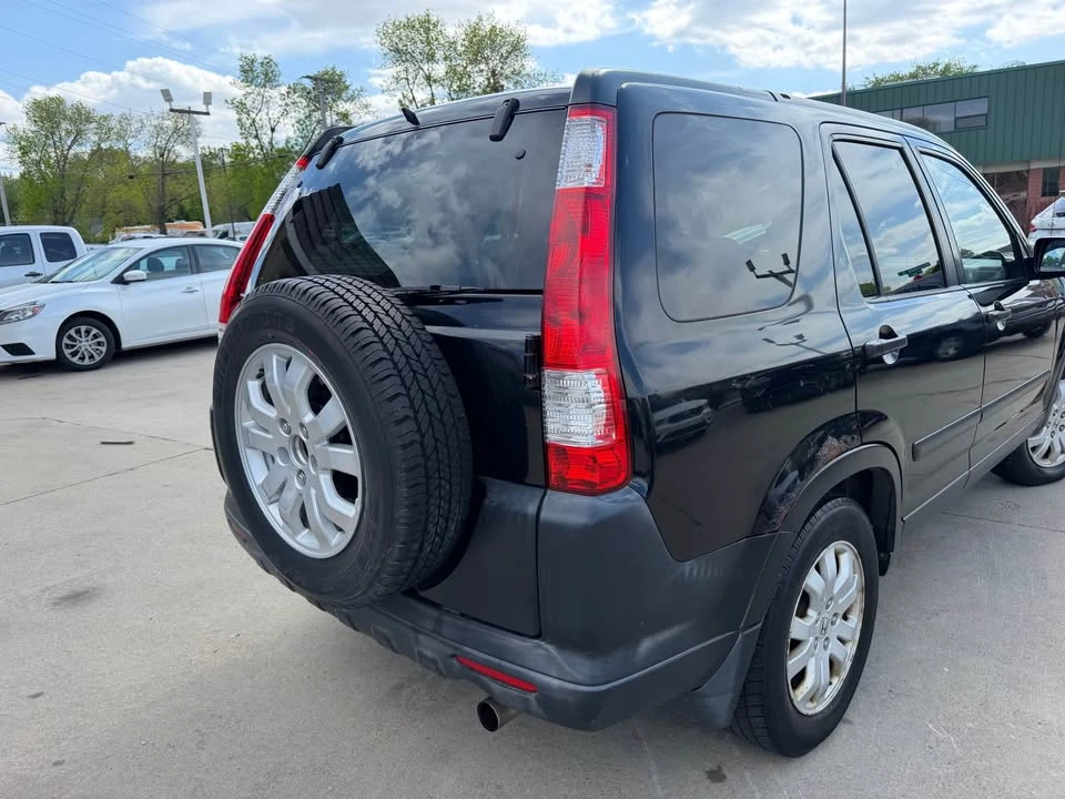 2005 Honda CR-V 2nd Gen - Image 5 of 12