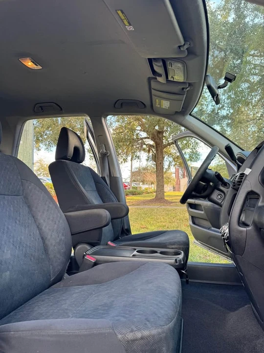 2005 Honda CR-V 2nd Gen - Image 11 of 16