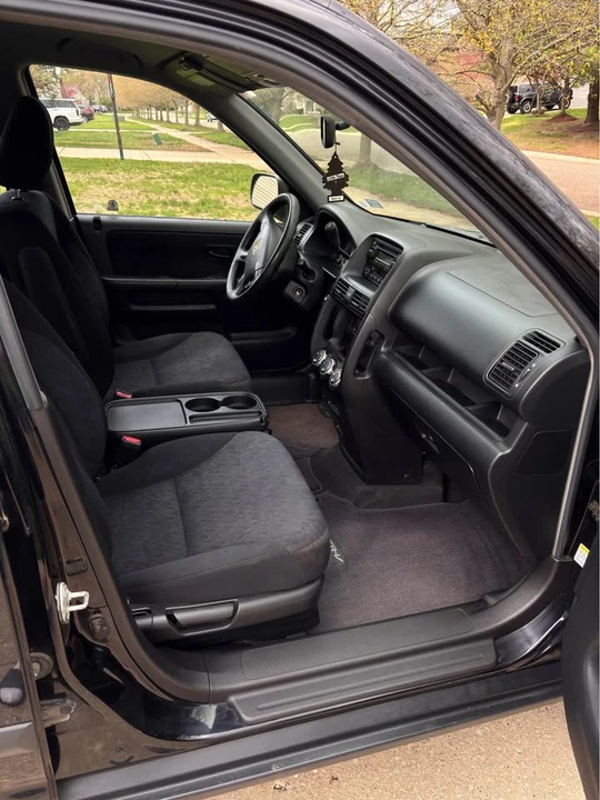 2005 Honda CR-V 2nd Gen - Image 9 of 15