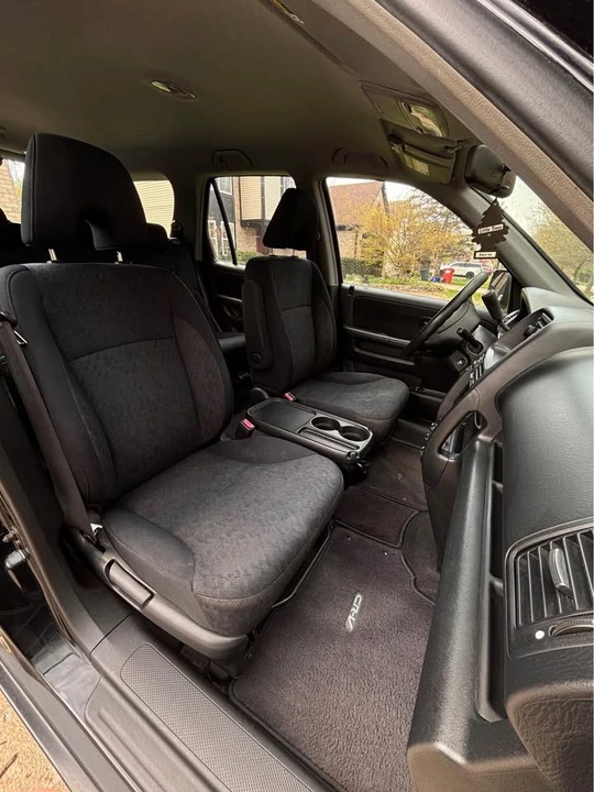 2005 Honda CR-V 2nd Gen - Image 10 of 15