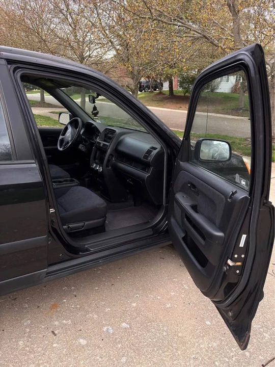 2005 Honda CR-V 2nd Gen - Image 8 of 15