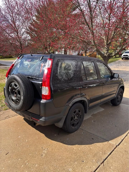 2005 Honda CR-V 2nd Gen - Image 5 of 15