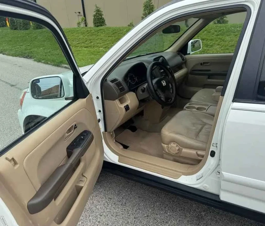 2005 Honda CR-V 2nd Gen - Image 11 of 14