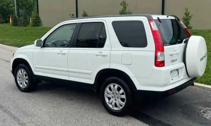 2005 Honda CR-V 2nd Gen - Image 2 of 14