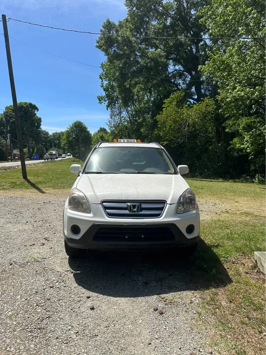 2005 Honda CR-V 2nd Gen - Image 2 of 14