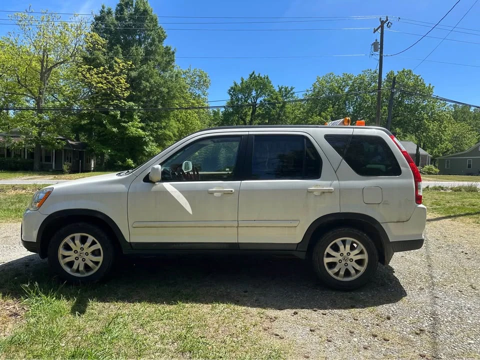 2005 Honda CR-V 2nd Gen - Image 4 of 14