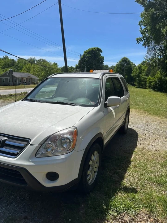 2005 Honda CR-V 2nd Gen - Image 3 of 14