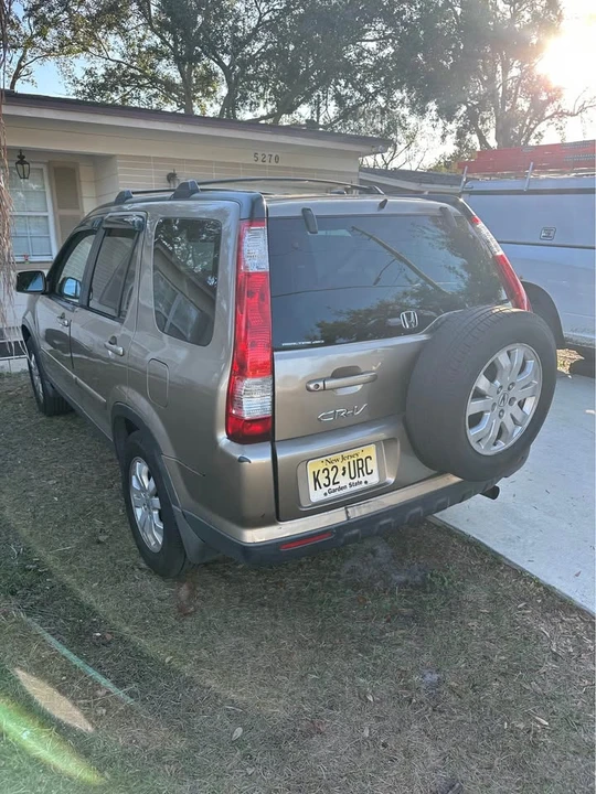2005 Honda CR-V 2nd Gen - Image 2 of 6