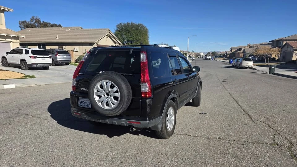 2005 Honda CR-V 2nd Gen - Image 3 of 11