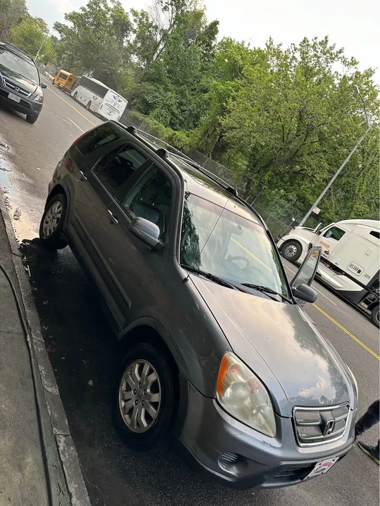 2005 Honda CR-V 2nd Gen - Image 2 of 8