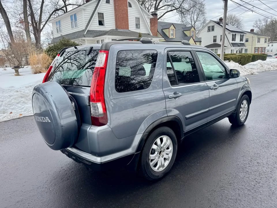 2005 Honda CR-V 2nd Gen - Image 5 of 9
