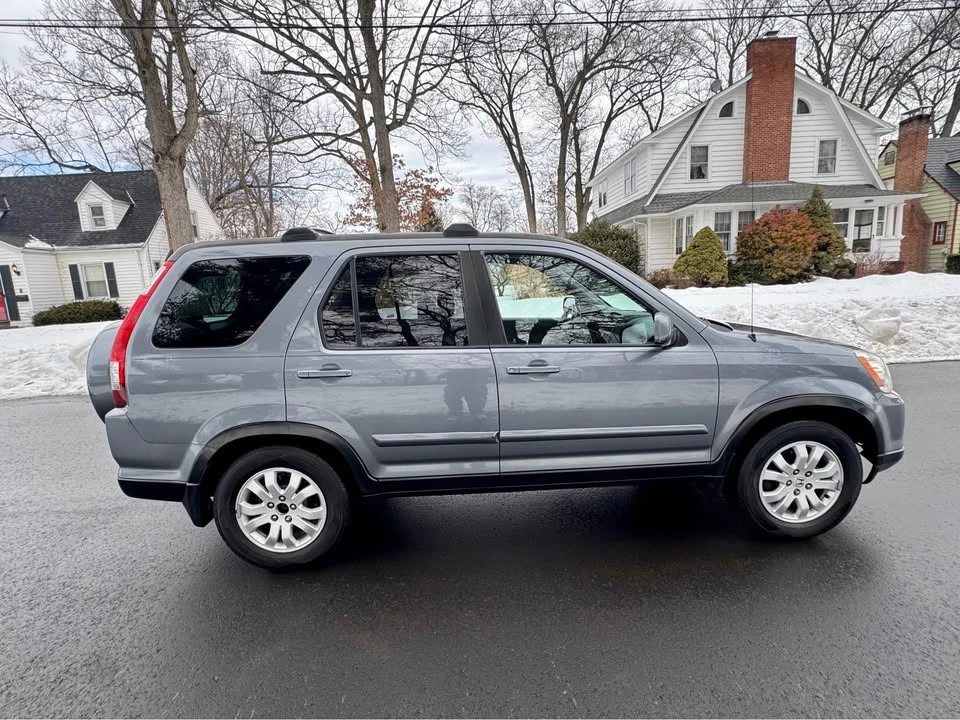2005 Honda CR-V 2nd Gen - Image 4 of 9