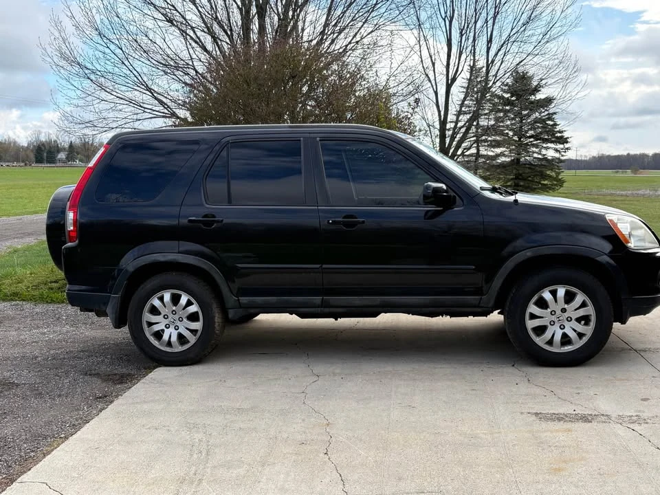 2005 Honda CR-V 2nd Gen - Image 2 of 6