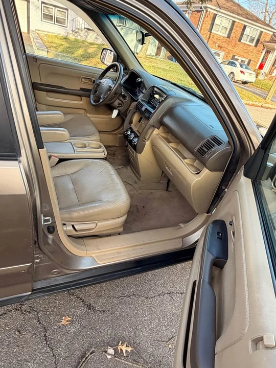 2005 Honda CR-V 2nd Gen - Image 10 of 18