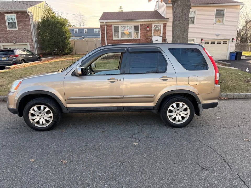 2005 Honda CR-V 2nd Gen - Image 3 of 18