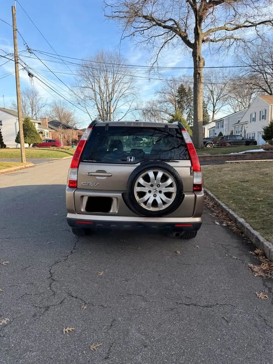 2005 Honda CR-V 2nd Gen - Image 5 of 18