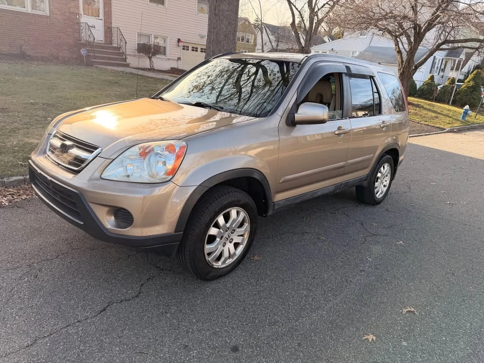 2005 Honda CR-V 2nd Gen - Image 2 of 18