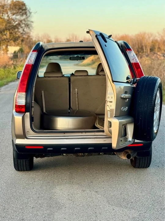 2005 Honda CR-V 2nd Gen - Image 3 of 18