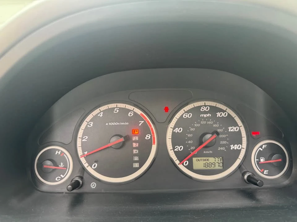 2005 Honda CR-V 2nd Gen - Image 10 of 16