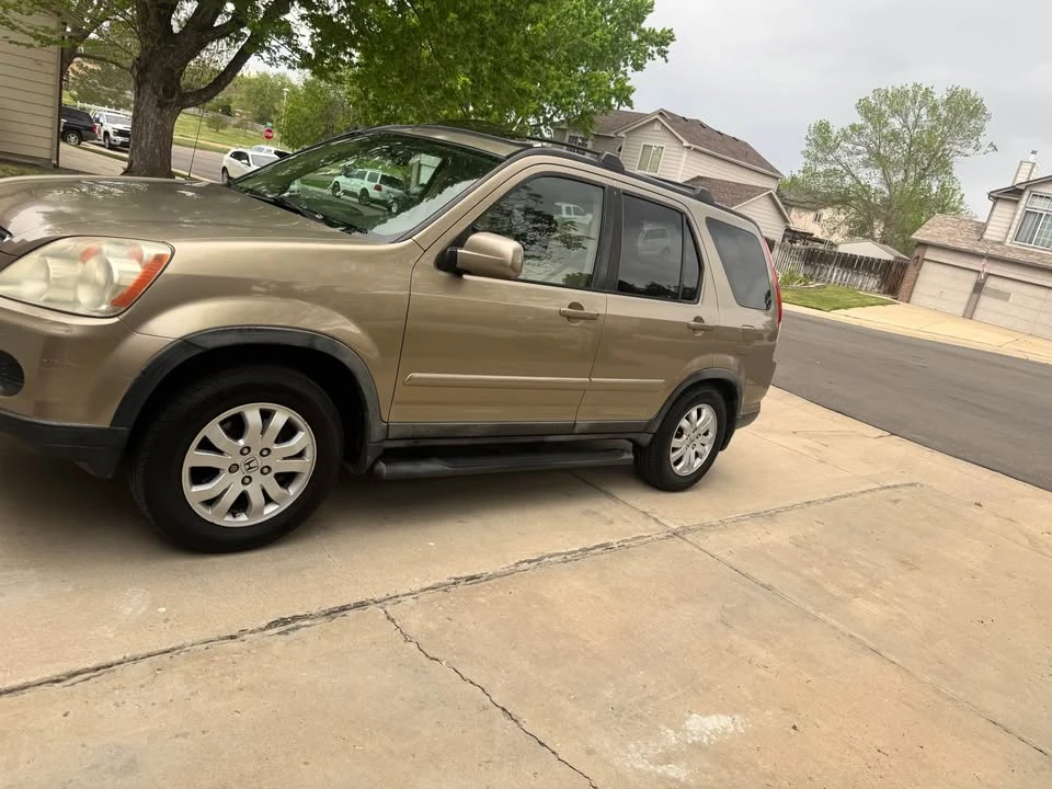 2005 Honda CR-V 2nd Gen - Image 2 of 16