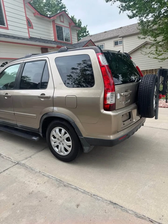 2005 Honda CR-V 2nd Gen - Image 3 of 16