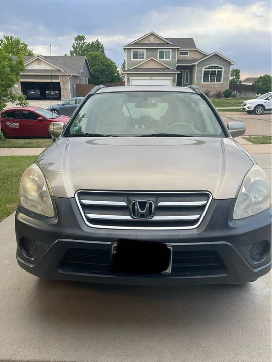2005 Honda CR-V 2nd Gen - Image 2 of 10