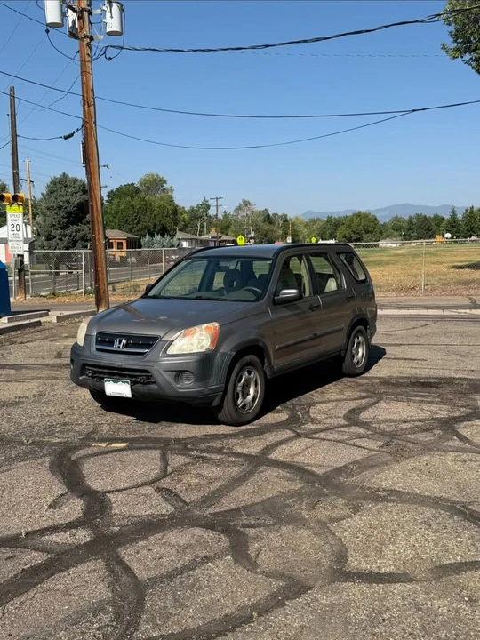 2005 Honda CR-V 2nd Gen - Image 2 of 12