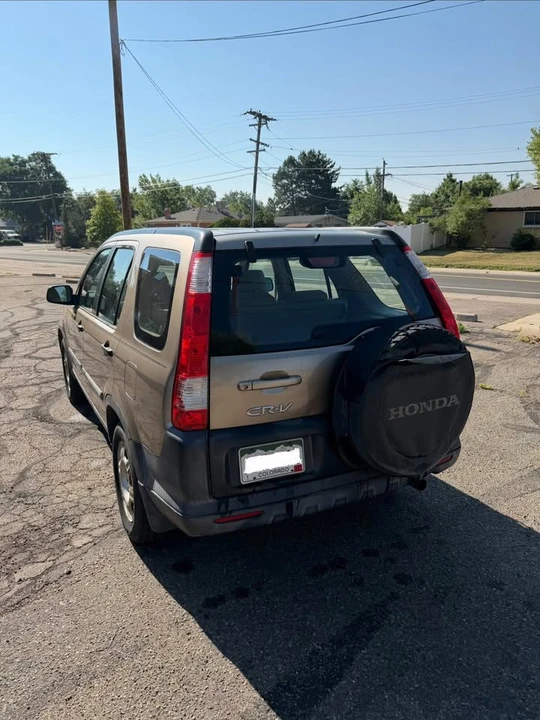 2005 Honda CR-V 2nd Gen - Image 4 of 12