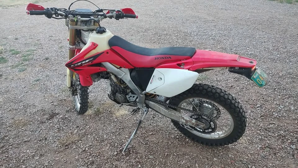 2005 Honda CR - Image 2 of 6