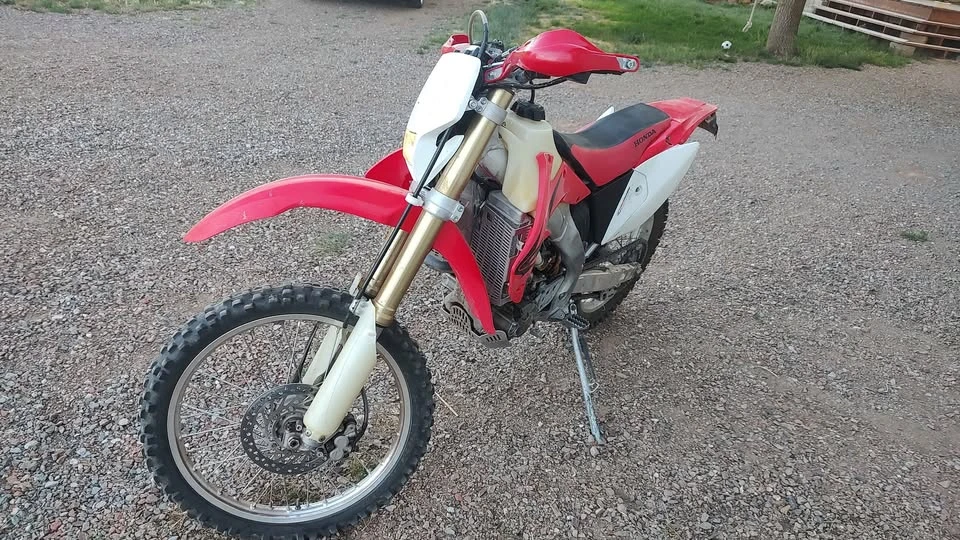 2005 Honda CR - Image 4 of 6