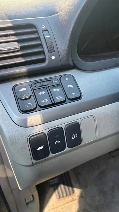 2005 Honda Odyssey - Image 11 of 18