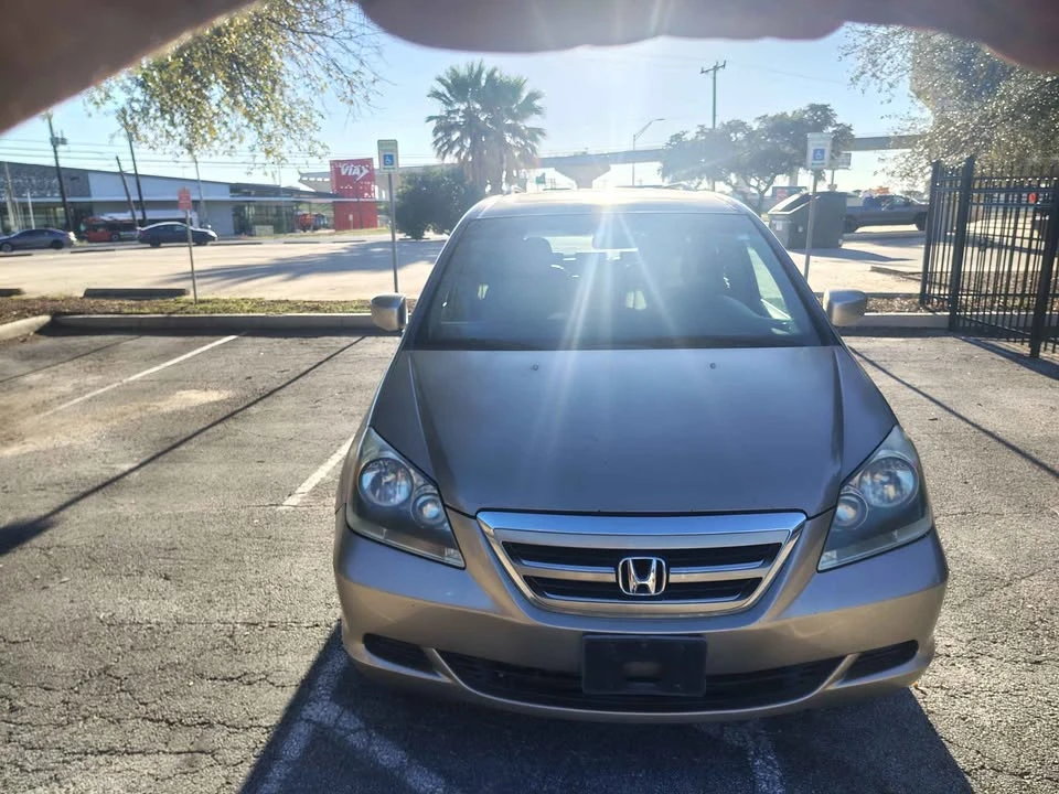 2005 Honda Odyssey - Image 2 of 12