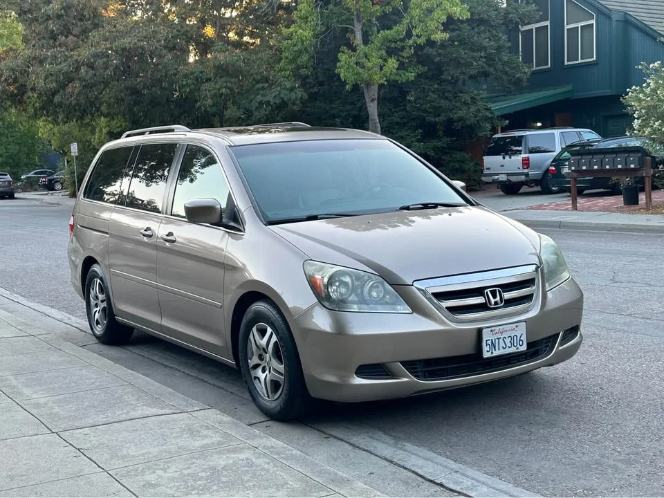 2005 Honda Odyssey - Image 2 of 12