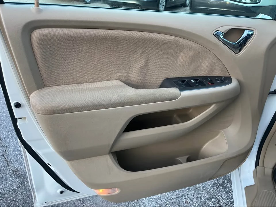 2005 Honda Odyssey - Image 5 of 10