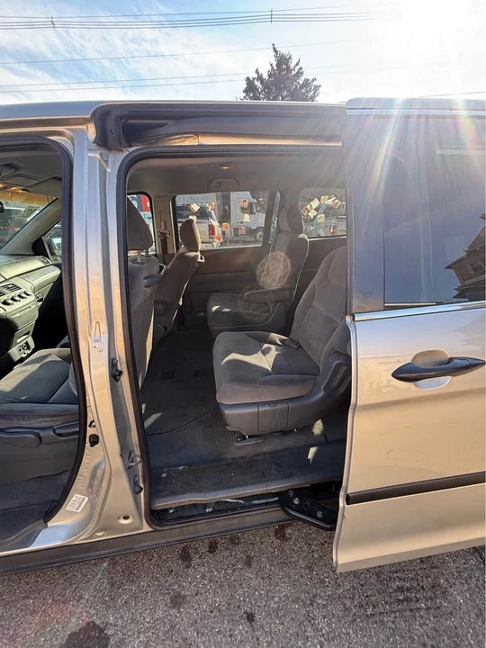 2005 Honda Odyssey - Image 9 of 12