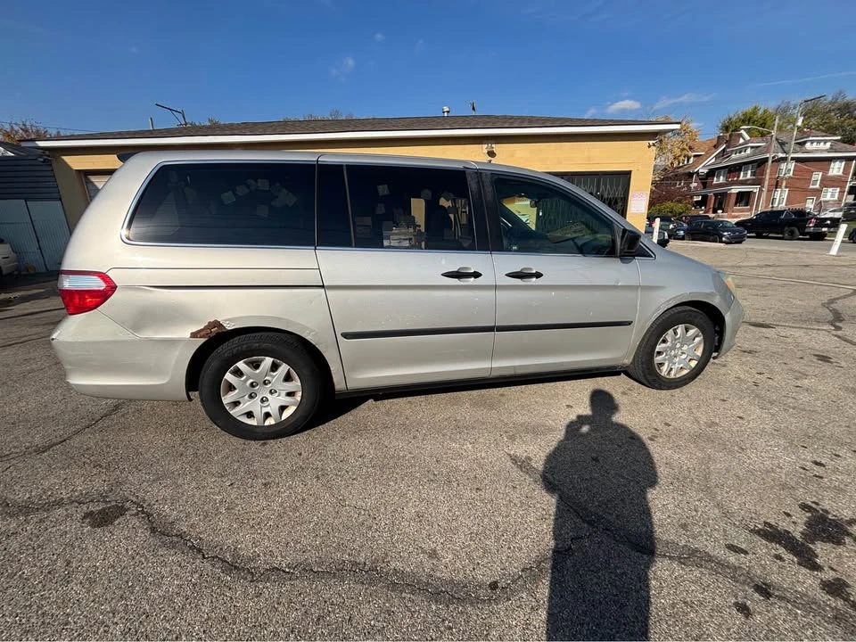 2005 Honda Odyssey - Image 2 of 12