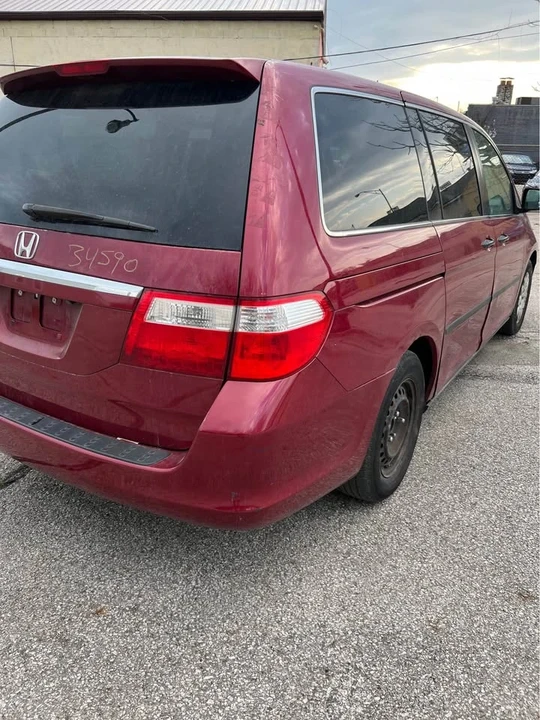 2005 Honda Odyssey - Image 8 of 9