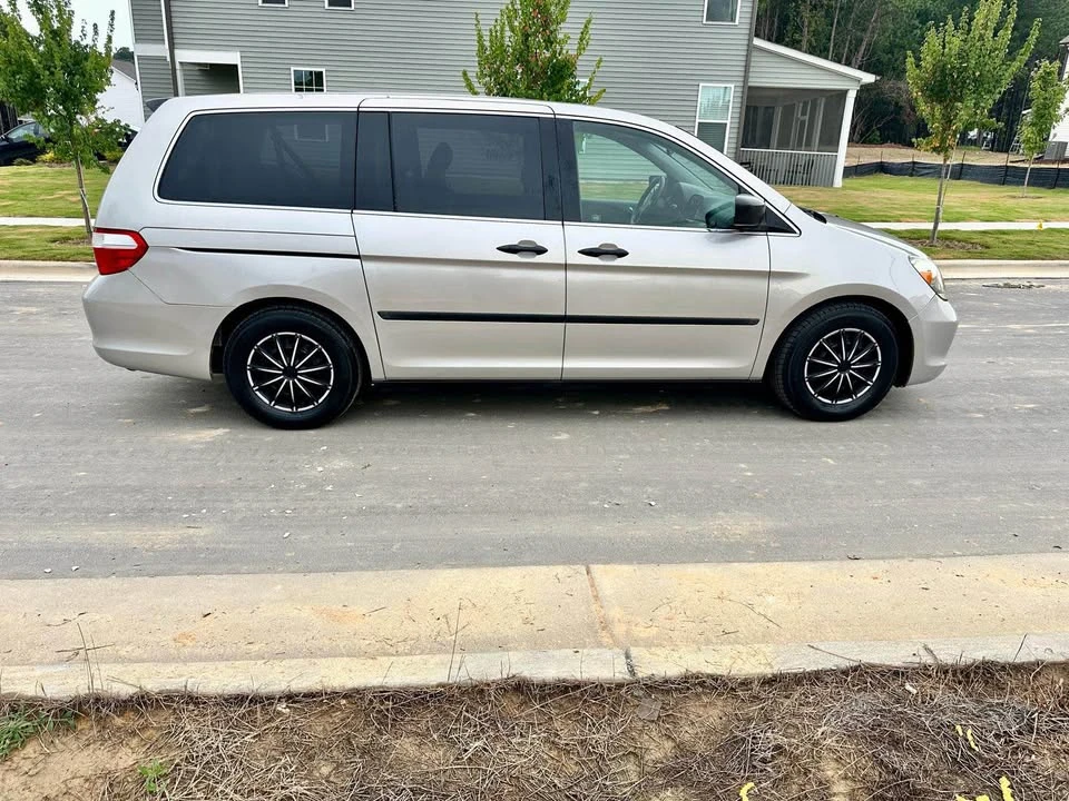 2005 Honda Odyssey - Image 5 of 14