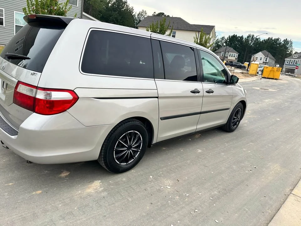 2005 Honda Odyssey - Image 2 of 14