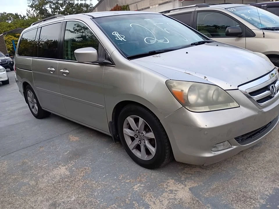2005 Honda Odyssey - Image 2 of 8
