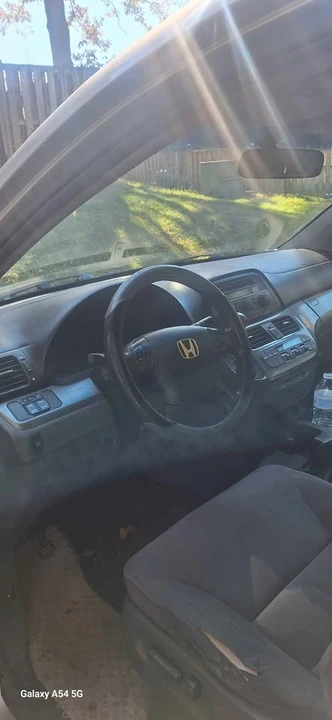 2005 Honda Odyssey - Image 2 of 3