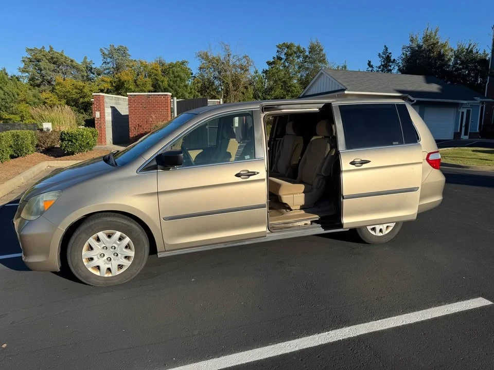 2005 Honda Odyssey - Image 2 of 17