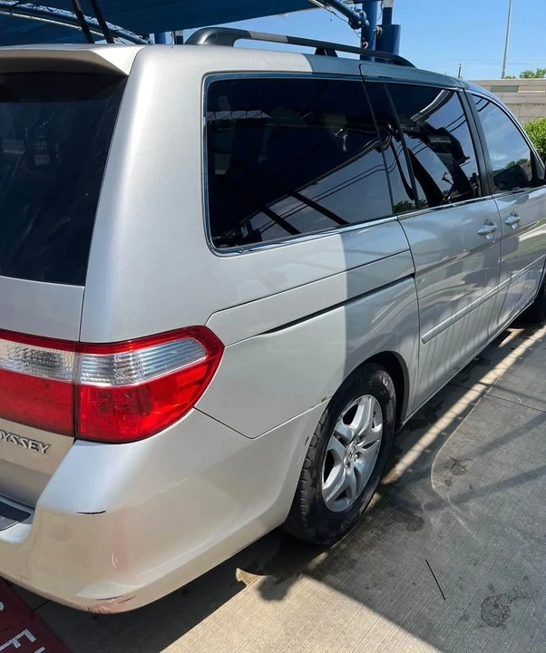 2005 Honda Odyssey - Image 8 of 16