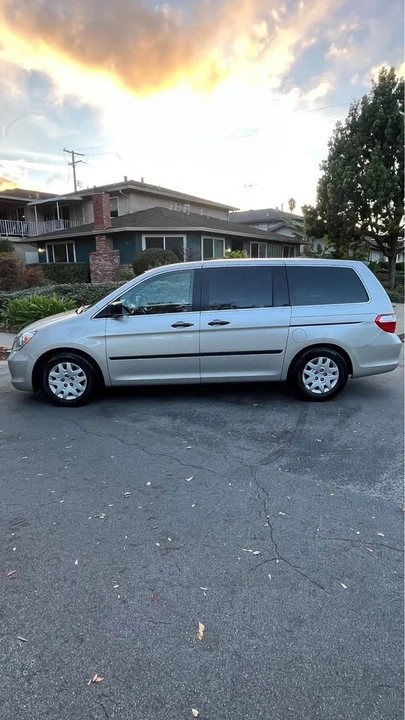 2005 Honda Odyssey - Image 2 of 17