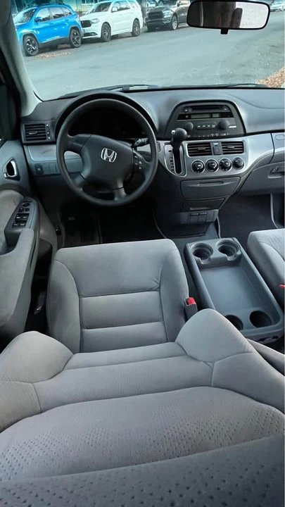 2005 Honda Odyssey - Image 16 of 17