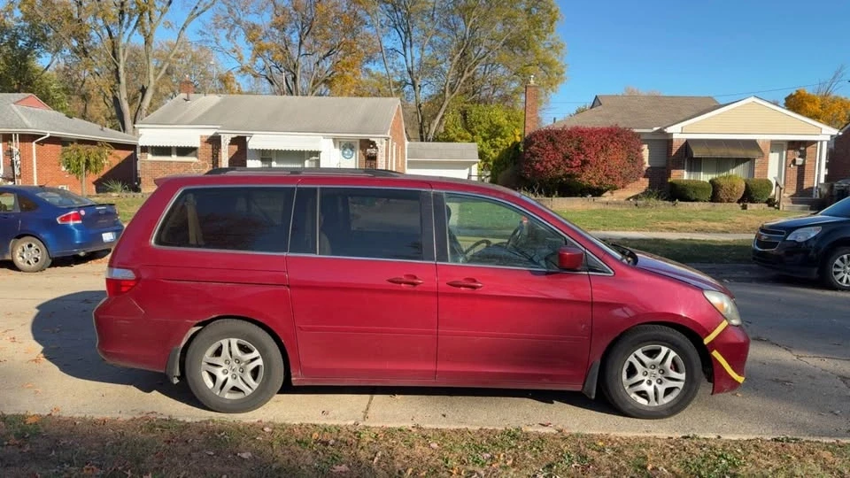 2005 Honda Odyssey - Image 2 of 8