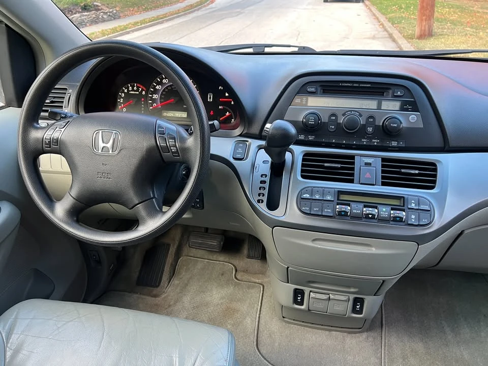 2005 Honda Odyssey - Image 15 of 20