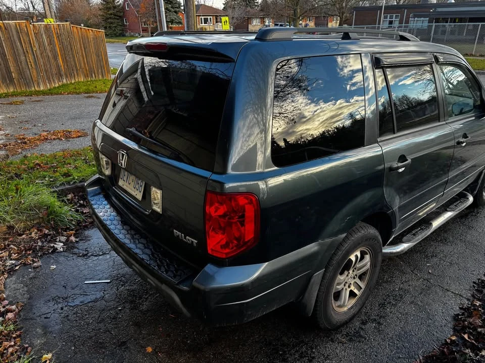 2005 Honda Pilot 1st Gen - Image 9 of 11